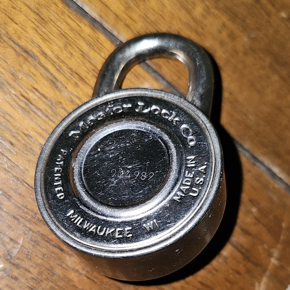 Combination Master Lock Red - Picture 2 of 3